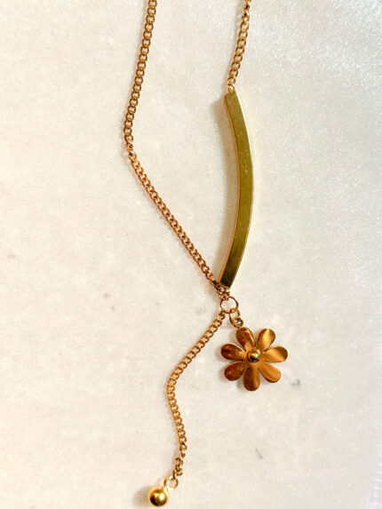 Blossom Curve Necklace